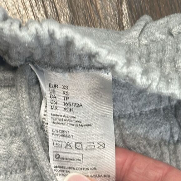 ✨ H&M Gray Joggers with Pockets and Drawstring - Size XS, 28-Inch Inseam - Picture 3 of 4